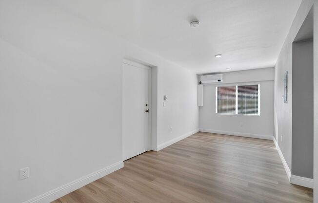 Studio, 1 bath, 338 sqft, $1,595, Unit 26