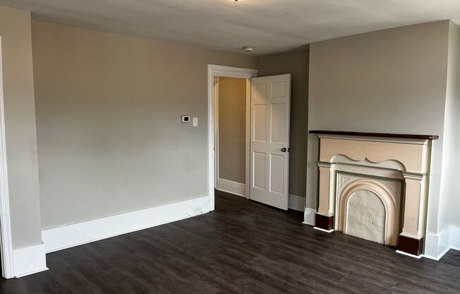 Newly Renovated 2BD/1BTH House - Off-Street Parking, Laundry, AC