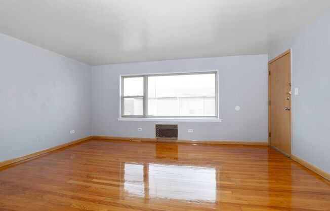 2 beds, 1 bath, $2,395, Unit 4040-3F