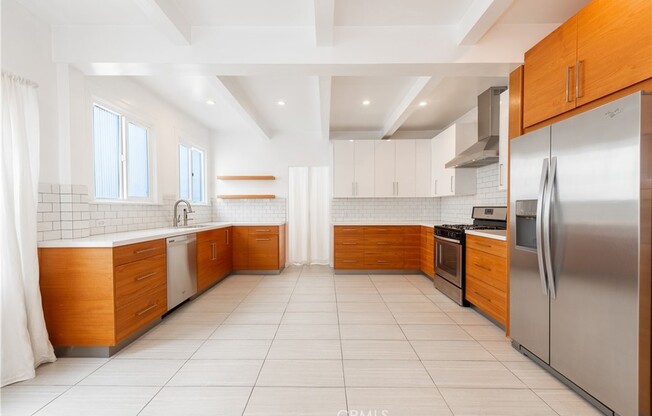 156 N ORANGE DR