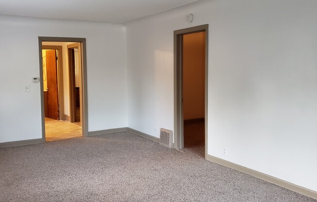 2 Bedroom / 1 Bath House in GREAT Location!