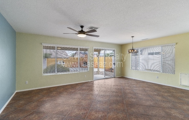 1502 E MALDONADO DR