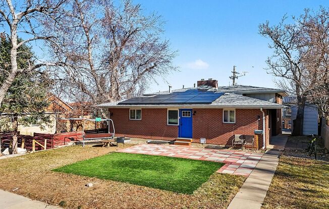 5 bedroom and 4 bathrooms!! University Hill