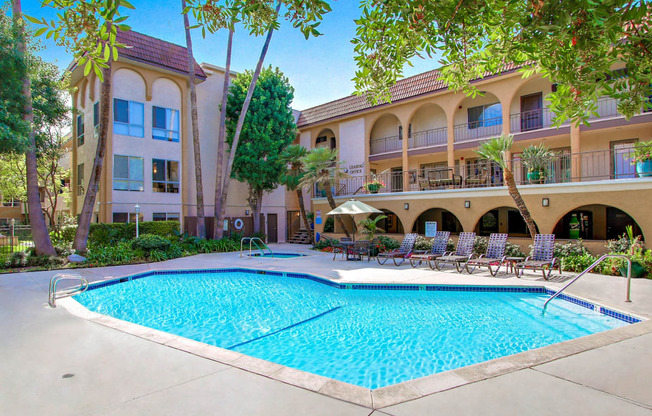 Resort-like courtyard pool, hot tub, lounge and picnic area on the sides