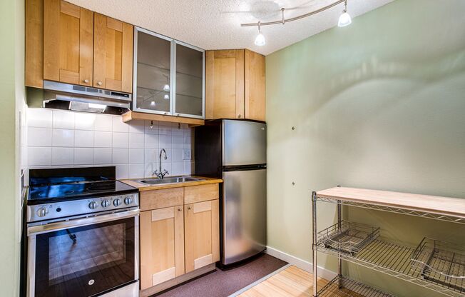 11 SW CURRY ST