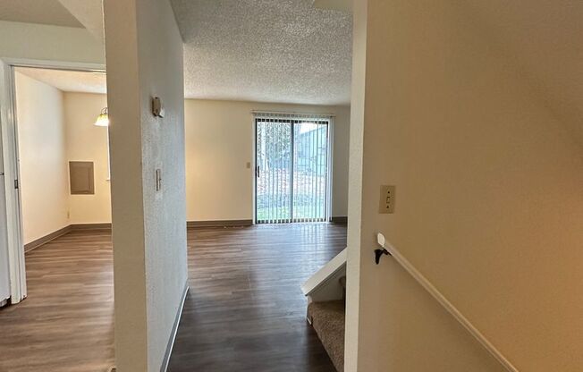 4 beds, 2.5 baths, 1,400 sqft, $1,595, Unit 04