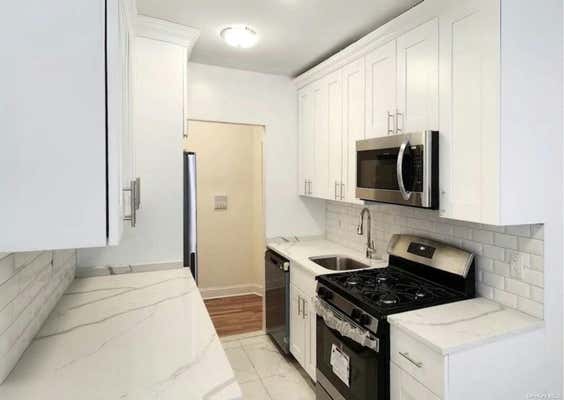 1 bed, 1 bath, 700 sqft, $2,300, Unit 5D