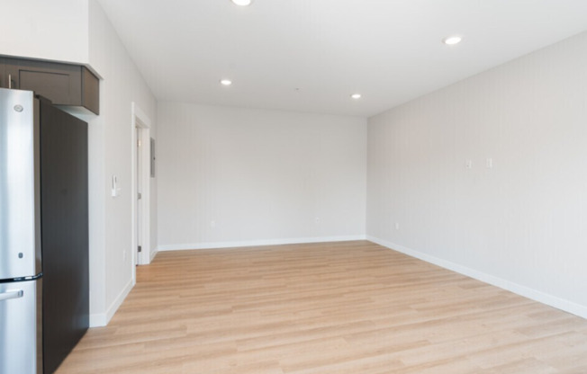 Studio, 1 bath, 752 sqft, $1,295, Unit B306