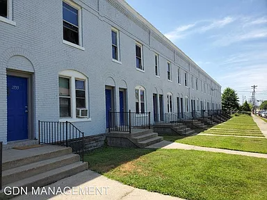 2715 HARRIS AVE