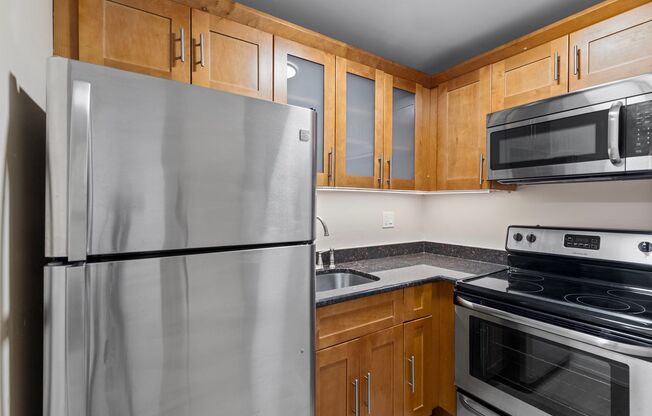 1 bed, 1.5 baths, 667 sqft, $2,400, Unit 24B