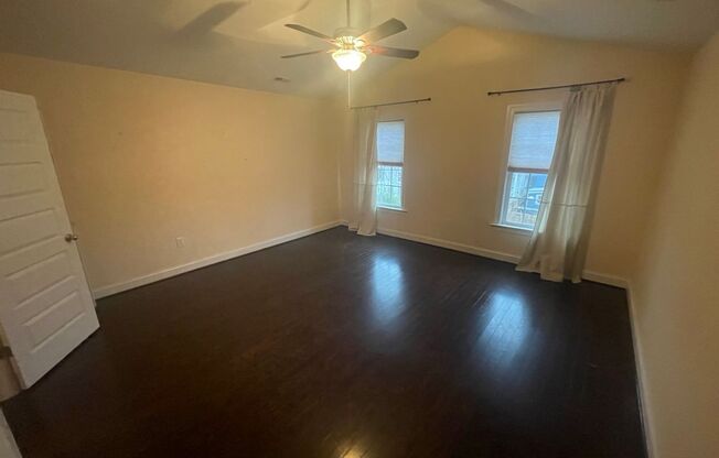 3 beds, 2.5 baths, $2,500