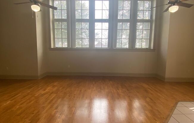 3 beds, 2 baths, 1,402 sqft, $2,100, Unit 1517 S. Theresa Ave. #103