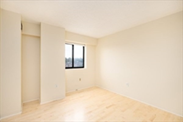 2 beds, 1.5 baths, 840 sqft, $2,900, Unit 604