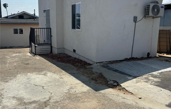 2621 1/2 E MICHIGAN ST