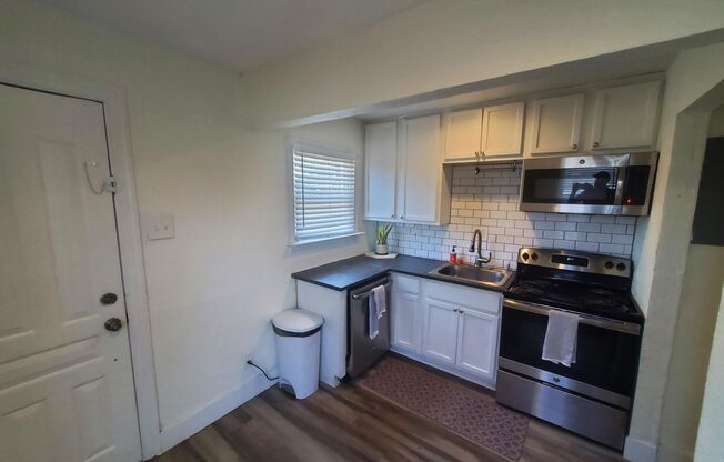 2 beds, 1 bath, $1,375