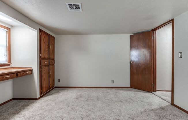 2 beds, 1 bath, $1,195