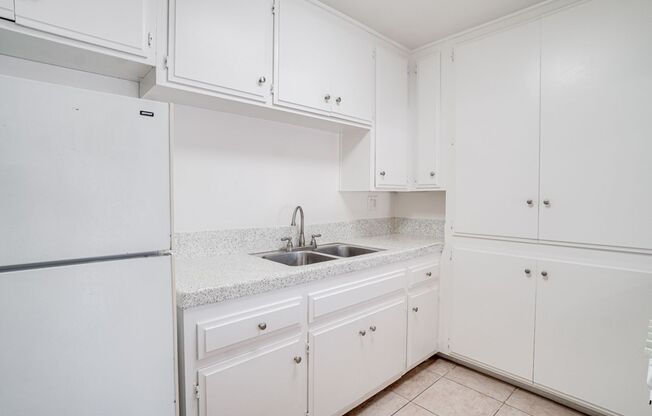 1 bed, 1 bath, 700 sqft, $2,095, Unit 13