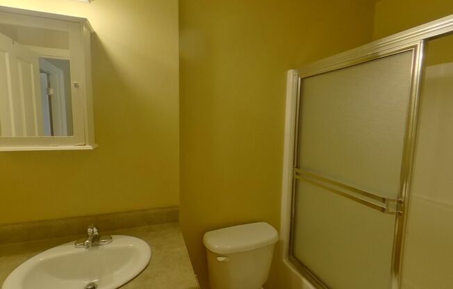 2 beds, 1 bath, $1,600, Unit 5