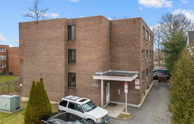 958 Wethersfield Ave