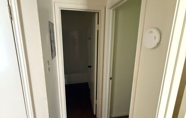 2 beds, 1 bath, 750 sqft, $999, Unit D