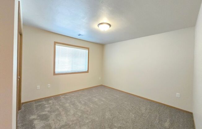 2 beds, 1 bath, 1,090 sqft, $1,230, Unit 3500 104