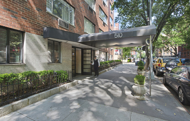 1 bed, 1 bath, $4,300, Unit 10E