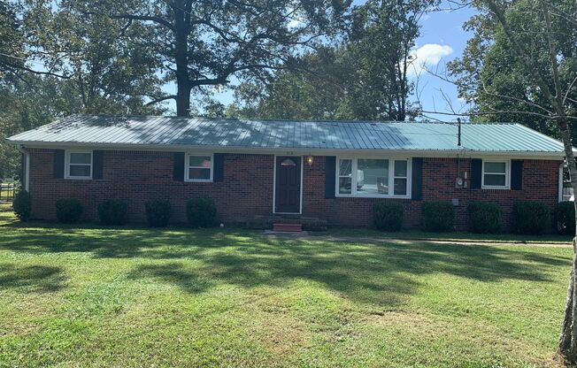 4 Bedroom, 2 Bath Brick Home in Manchester!! ($50 per month discount if 18 month lease signed!)