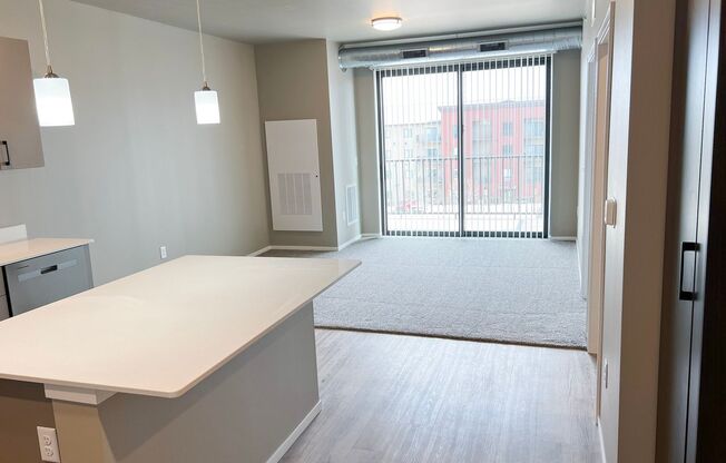 1 bed, 1 bath, 739 sqft, $1,095, Unit Bldg 5 Apt 5408