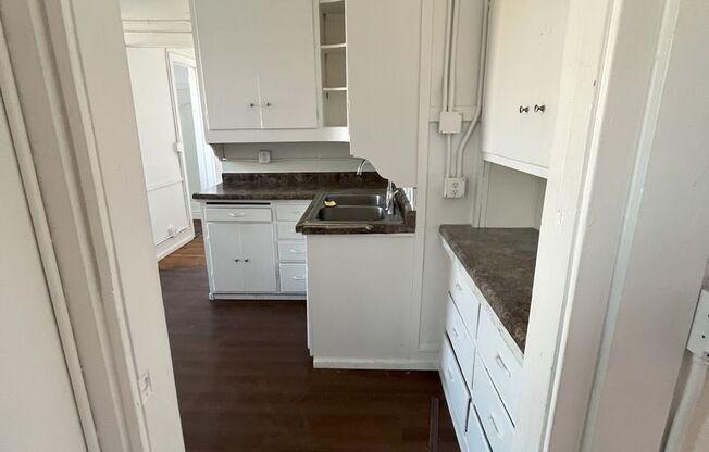 1 bed, 1 bath, $695, Unit 12