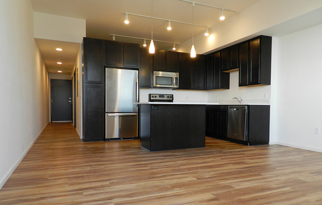 1 bed, 1 bath, 671 sqft, $1,240, Unit 415