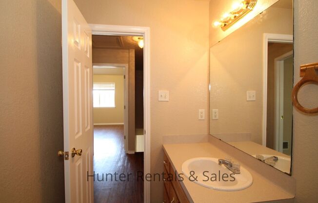 2 beds, 1.5 baths, $850, Unit Unit B