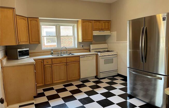 Open floor plan in ideal south city location