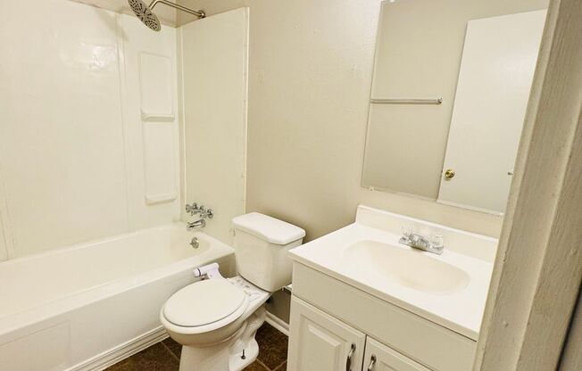 Studio, 1 bath, 494 sqft, $690, Unit 17