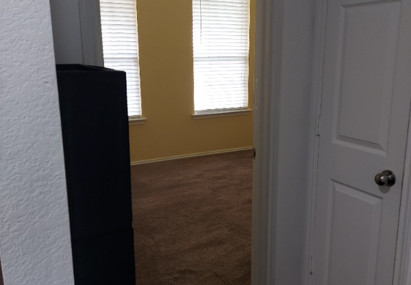 112 W VEGA LN