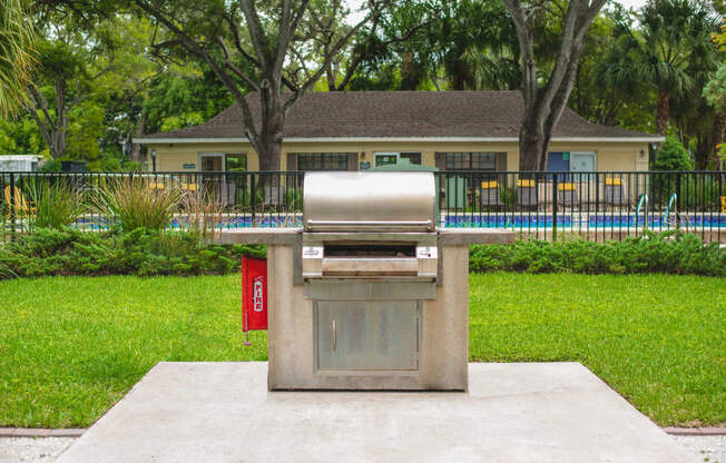 Grill Station at Fernwood Grove Apartments, Tampa