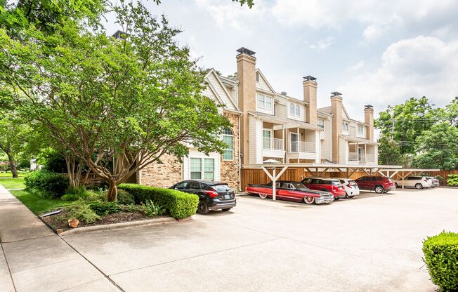 1 Bed, 1 Bath condo near Lower Greenville!