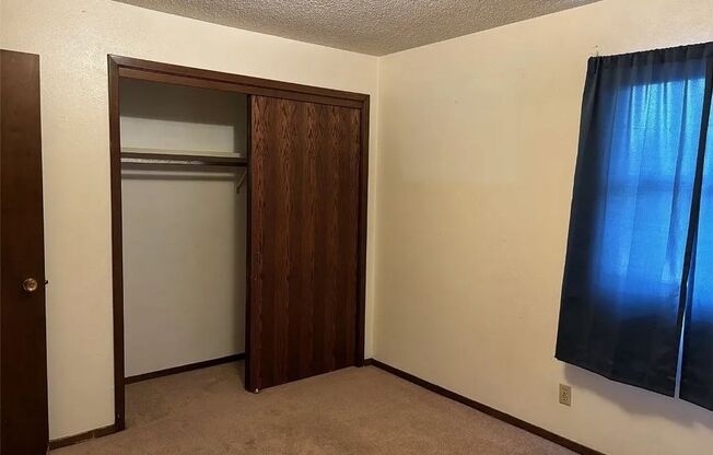 2 beds, 1 bath, $850, Unit 1