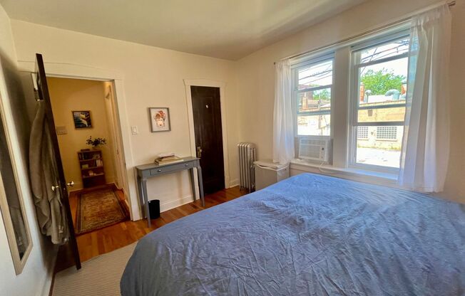 Spacious 2 BR in West Roger Park