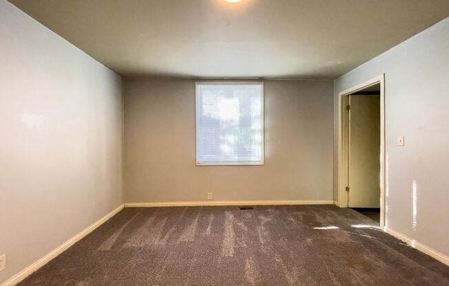 3 beds, 1.5 baths, 1,456 sqft, $1,200, Unit Apt 01