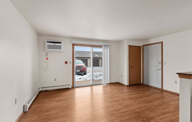 2 beds, 1 bath, 800 sqft, $1,099