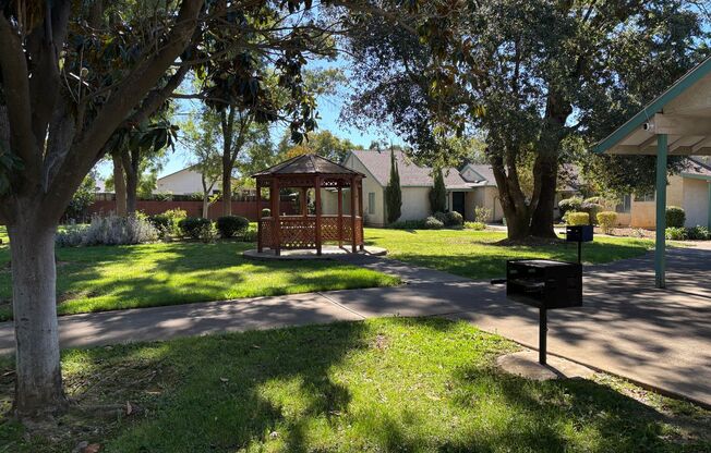 Valley Oaks Apartment