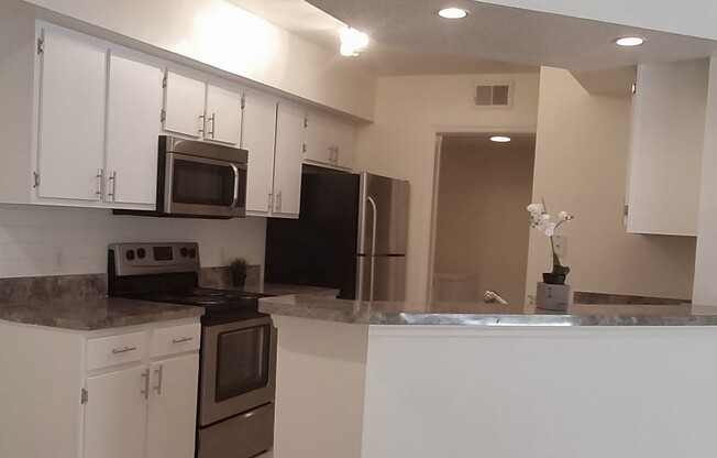 Beautiful 2/2 condo for rent next to Waterford Lakes Town Center and UCF