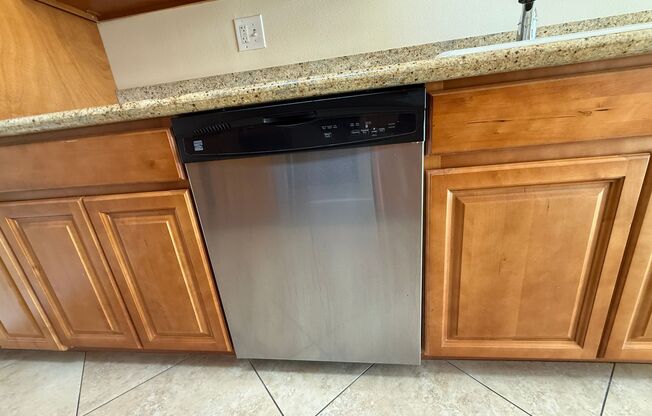 3 Bedroom Condo for Lease with a 1 Car Garage