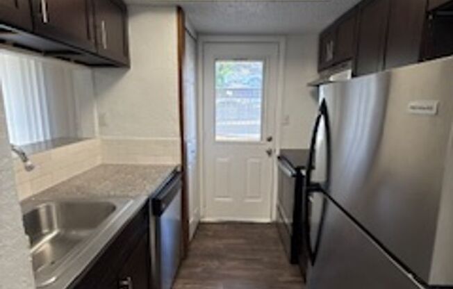 1 bed, 1 bath, 745 sqft, $1,520, Unit 100