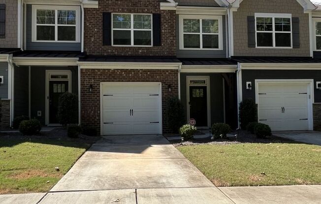 Newer 3 Bed + Loft Townhome in Davis Lake Area