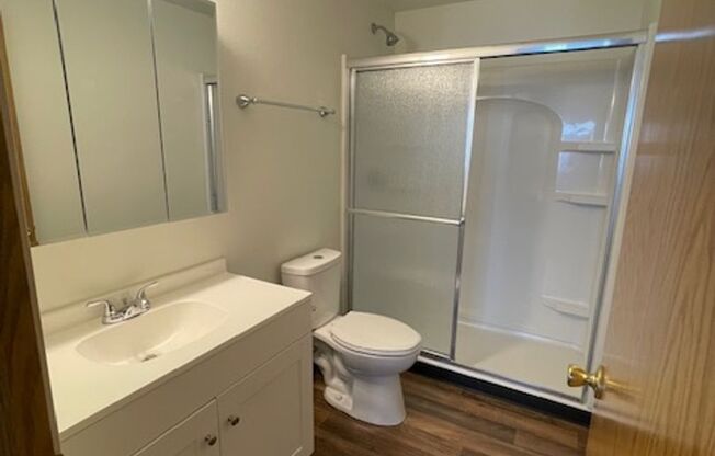 2 beds, 2 baths, 1,027 sqft, $1,450, Unit 39