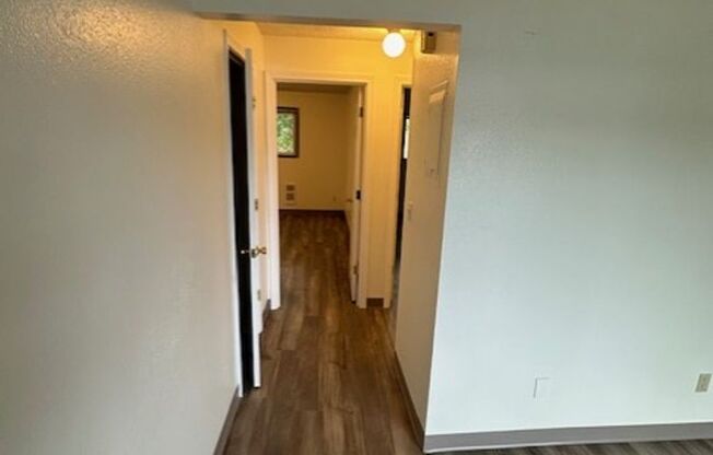 2 beds, 1 bath, 700 sqft, $1,475, Unit 8