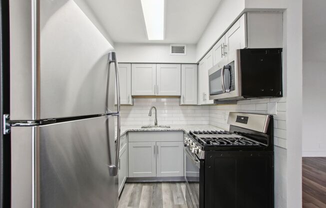 2 beds, 1 bath, 748 sqft, $1,649, Unit E67