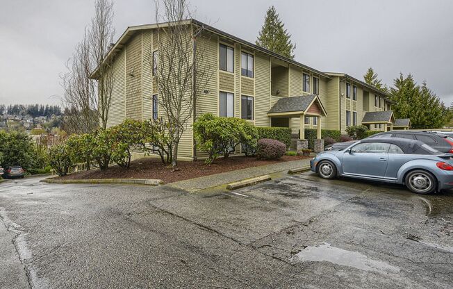 Updated 2 Bed Kirkland Condo at the Ideal Location!