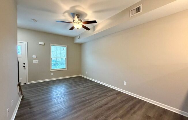 2 beds, 1.5 baths, $1,295